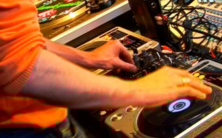 Vignette de « Nam »